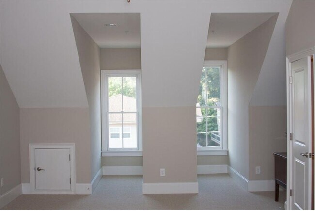 Building Photo - 1279 Dahlgren Lane