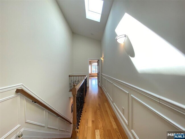 Building Photo - 235A Glen Ave