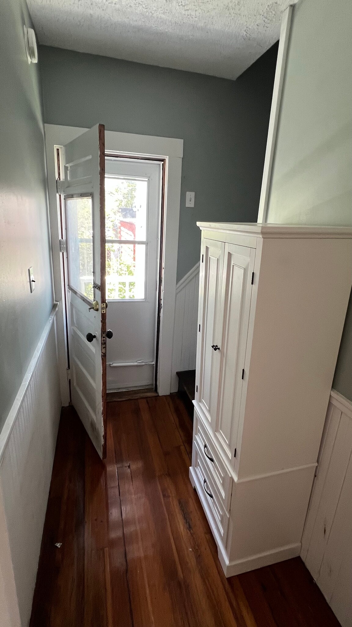 Back hallway to deck and basement - 29 Rose St