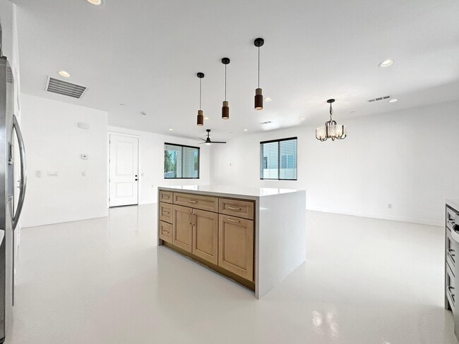 Building Photo - 33595 Rancho Vista Dr