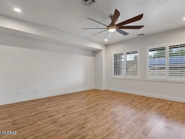 Building Photo - Spacious 3BR House in Sahuarita with Pool!