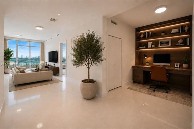 Building Photo - 900 Biscayne Blvd