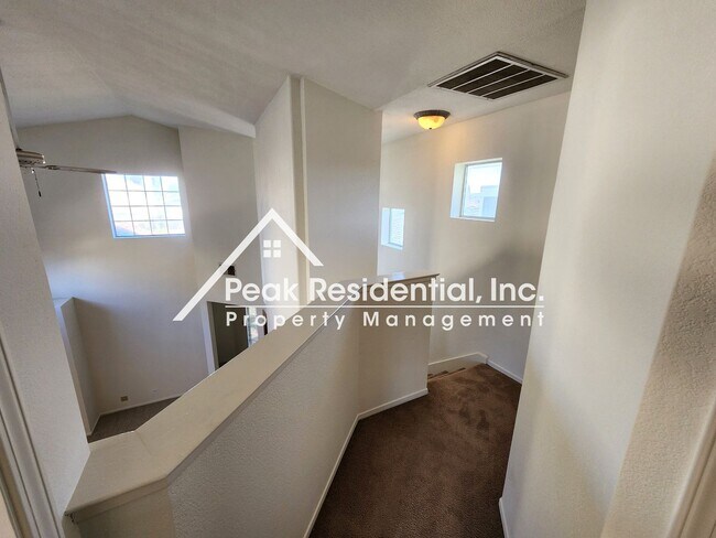 Building Photo - A Very Nice Lincoln 3bd/2ba House with 2-Car Garage