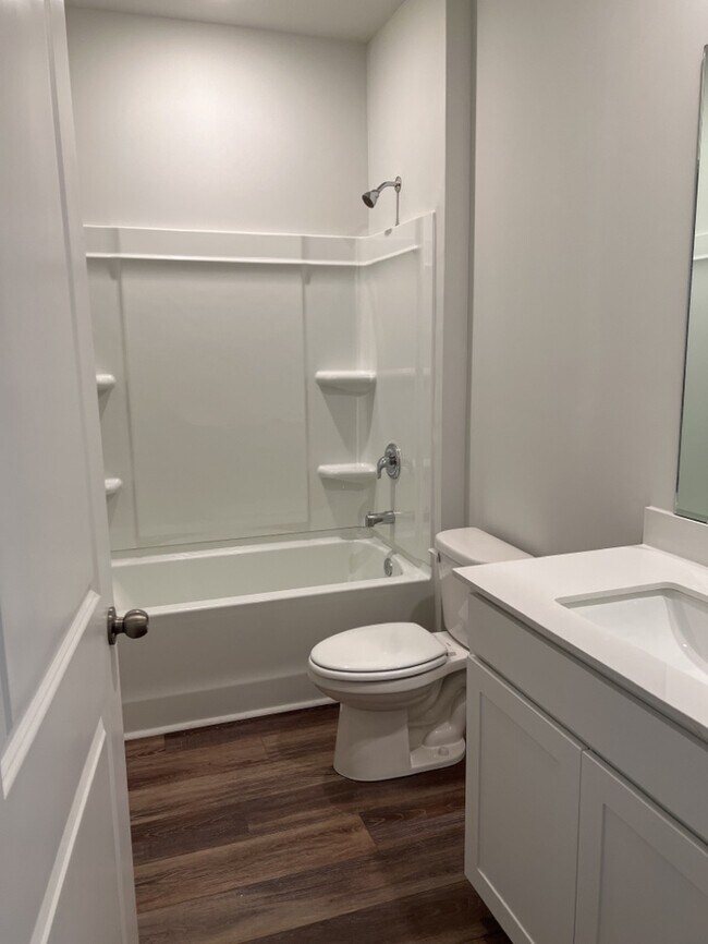 Building Photo - 293 W Bradford Pointe Drive FOR RENT!