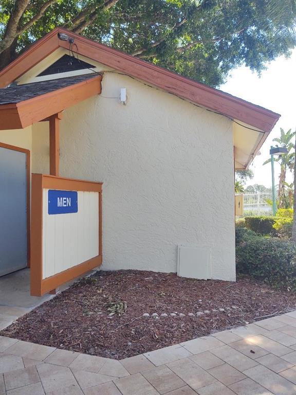 Building Photo - 3874 Lake Shore Dr