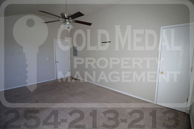 Building Photo - 4001 Madison Dr