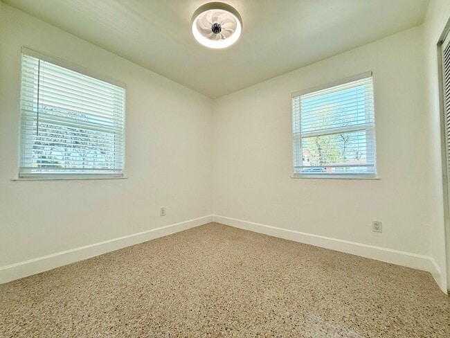 Building Photo - 748-750 Bethune St