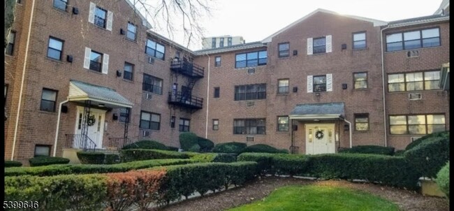 Primary Photo - 218 Prospect Ave