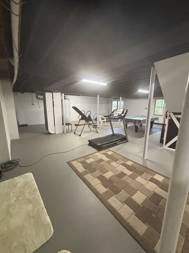 Building Photo - Spacious 3 Bed 2 Bath Home In Homewood With Large Basement