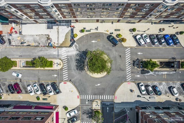 Building Photo - 509 River Rd