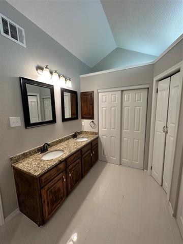 Building Photo - 2124 Avignon Dr