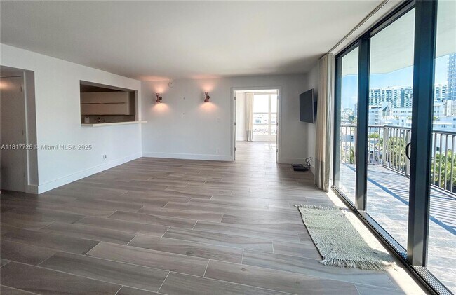 Building Photo - 1800 Collins Ave
