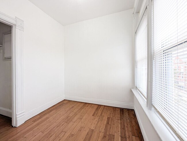 Building Photo - 2025 W Coulter St