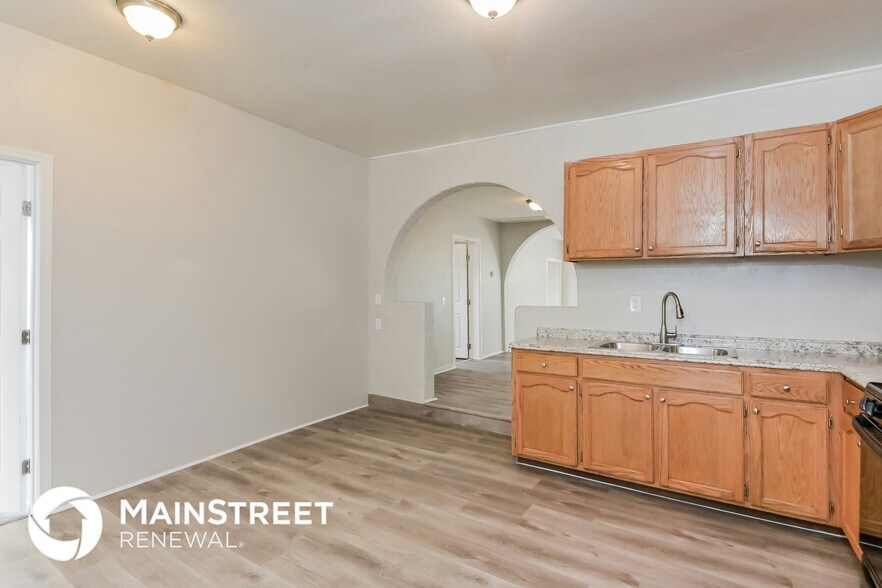 Building Photo - 455 W Montana St