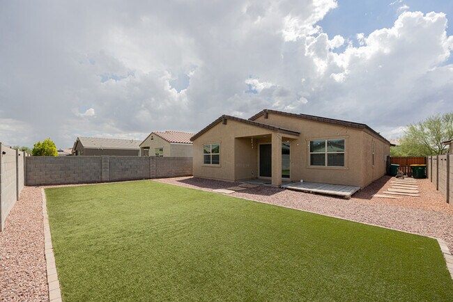 Building Photo - 12448 W Gardenia Ct