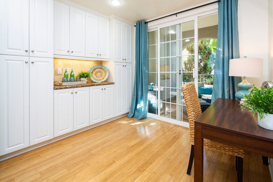 Building Photo - 12975 Agustin Pl