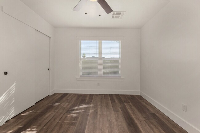 Building Photo - Modern 3-Bed, 2-Bath Home in Downtown Phoenix with Private Yard & Fire Pit