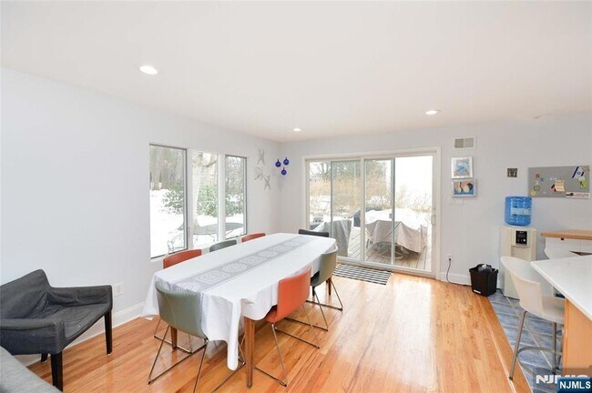 Building Photo - 16 Gurney Terrace