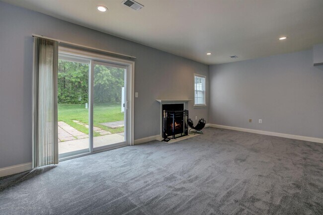 Building Photo - 40 Staghorn Dr
