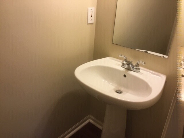 Building Photo - 220 Kemperwood Dr