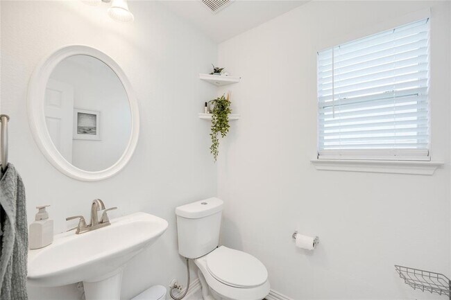 Building Photo - 148 Buttercup Way