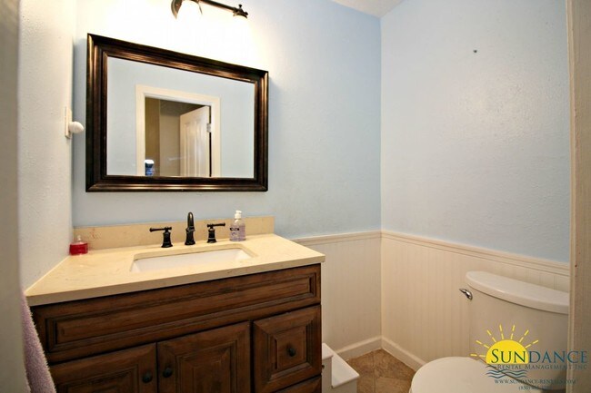 Building Photo - Spacious Poquito Bayou Home