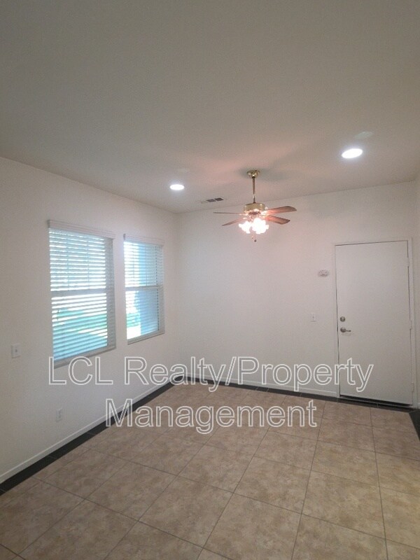 Building Photo - 12899 Oakdale St