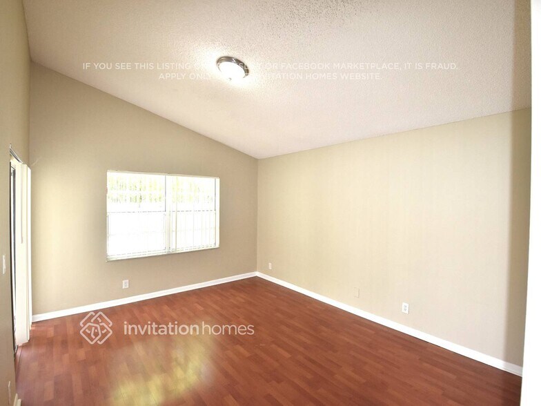 Building Photo - 265 Somerset Way