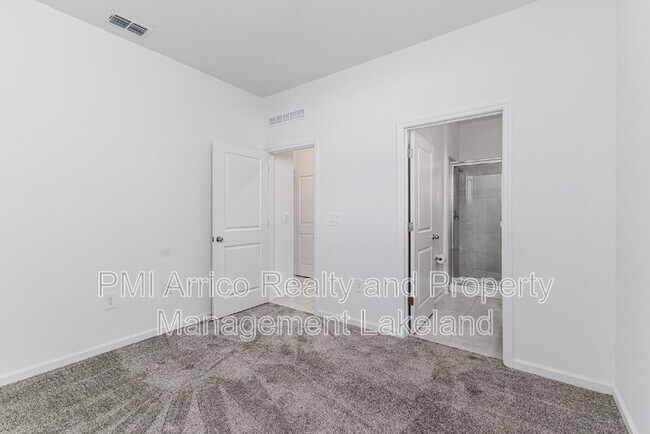 Building Photo - 1121 Deepwater Cir