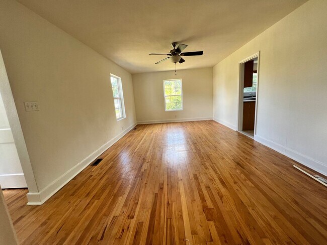 Building Photo - 2 bedroom 2 bathroom for rent!