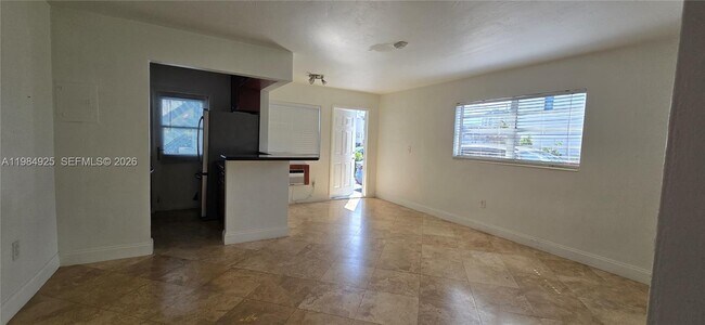 Building Photo - 2185 NE 123rd St