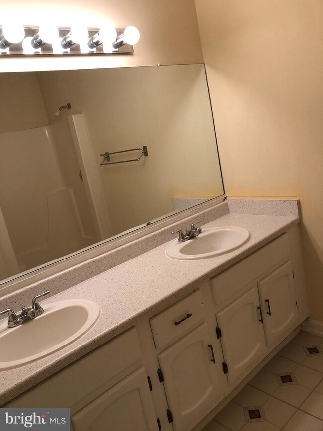 Building Photo - 1007 Yardley Commons