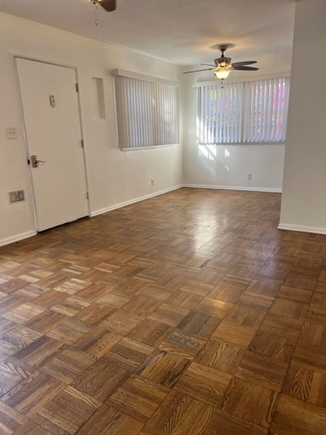 Building Photo - 2709-2711 Broadway Ave