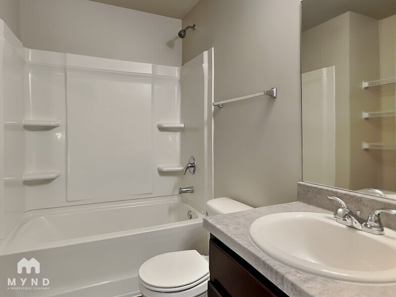 Building Photo - 799 The Heights Ln