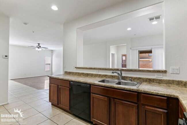 Building Photo - Beautiful 3Bdm 2Ba + Den Home Near Avondale & Goodyear!
