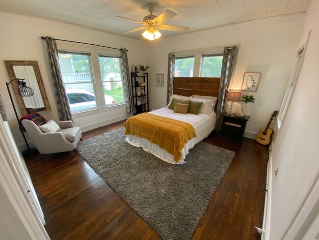 Building Photo - Awesome Farmhouse Home