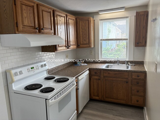 Building Photo - 43 Holman St