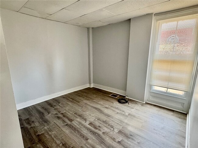 Building Photo - 113 W Main St