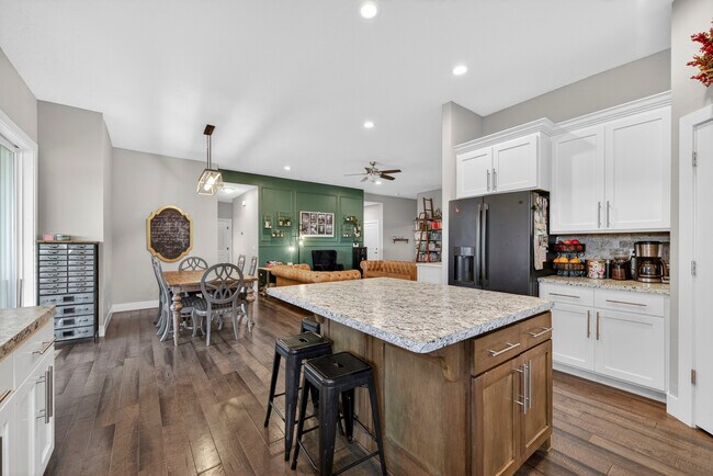 Building Photo - 2110 S Herron Dr