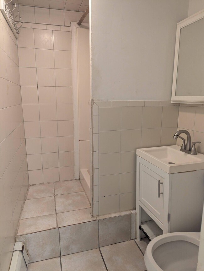 Building Photo - 327 Danforth Ave