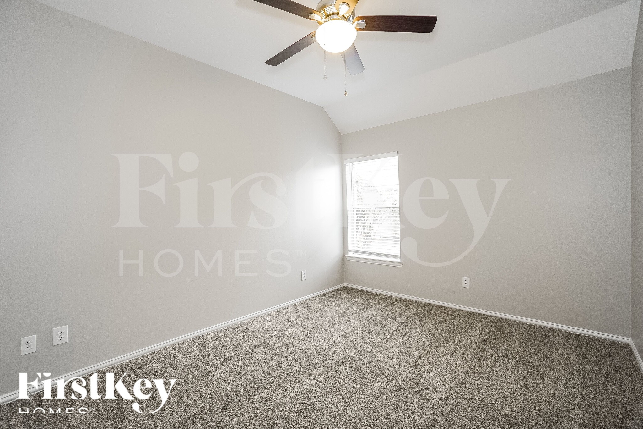 Building Photo - 16042 Belleshire Ln