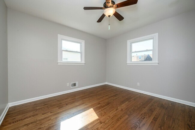 Building Photo - 6 Madison St