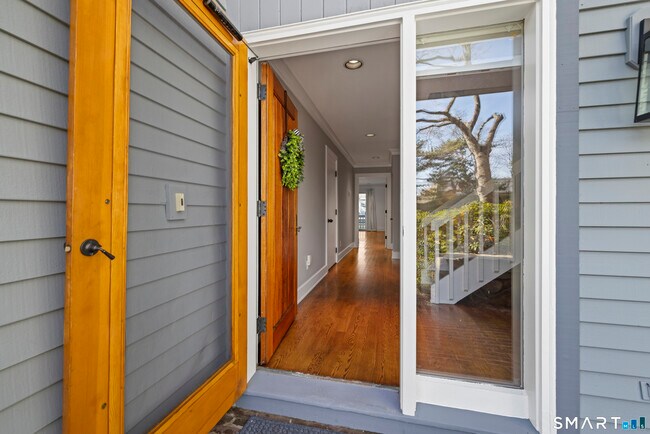 Building Photo - 1 Island Dr