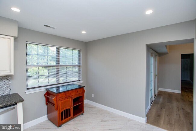 Building Photo - 19 Seton Hill Ct