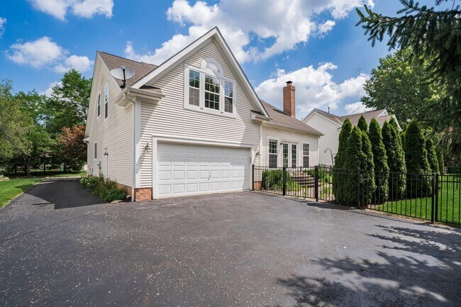 Building Photo - 7179 Fernridge Dr