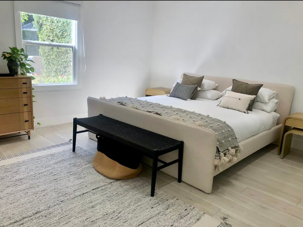 Building Photo - 11516 La Maida St