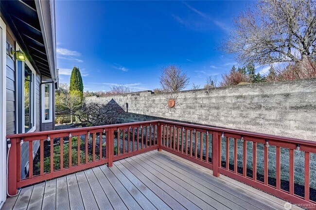 Building Photo - Spacious 2Br in Trilogy at Redmond Ridge 55+ Community