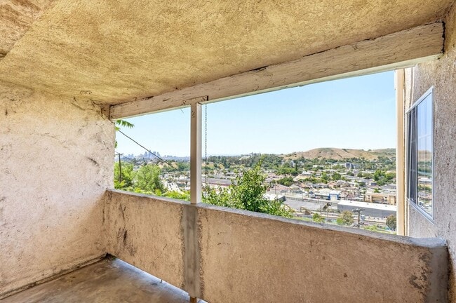 Building Photo - O'SULLIVAN