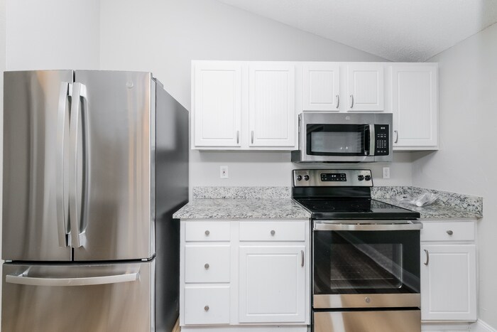 Building Photo - 5811 Silvermoon Ave