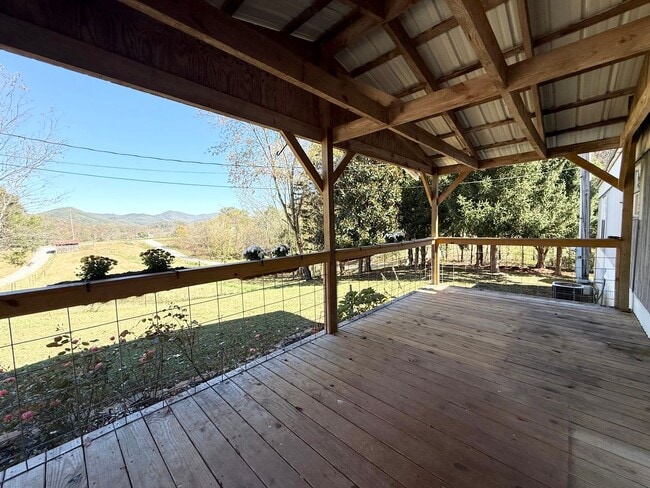 Building Photo - 7268-A Old Tuckaleechee Road Townsend, TN 37882